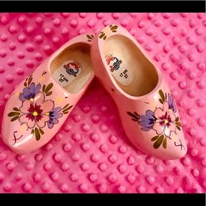 HAIND PAINTED VINTAGE WOODEN DUTCH GIRL SHOES